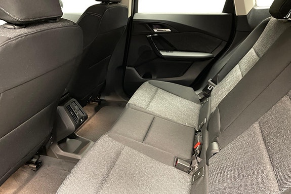 BMW iX1 9 of 11