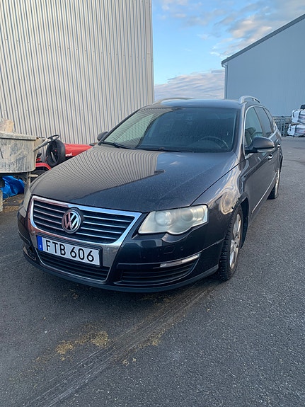 Volkswagen Passat 2 of 5