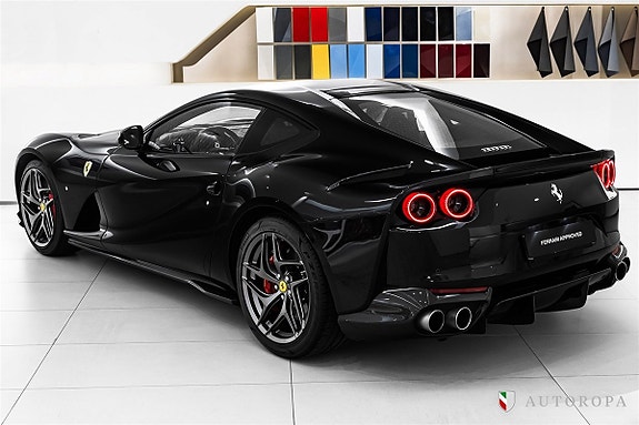 Ferrari 812 Superfast 4 of 5