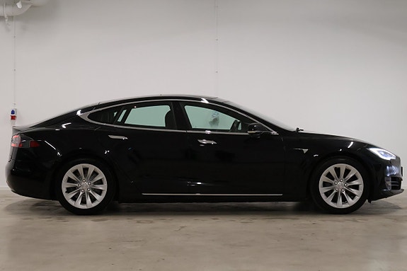 Tesla Model S 4 of 5