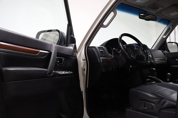 Mitsubishi Pajero 9 of 21