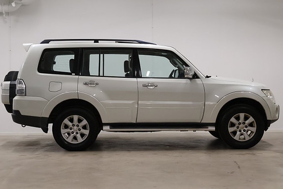 Mitsubishi Pajero 4 of 21