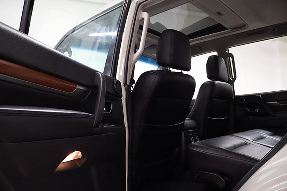 Mitsubishi Pajero 17 of 21