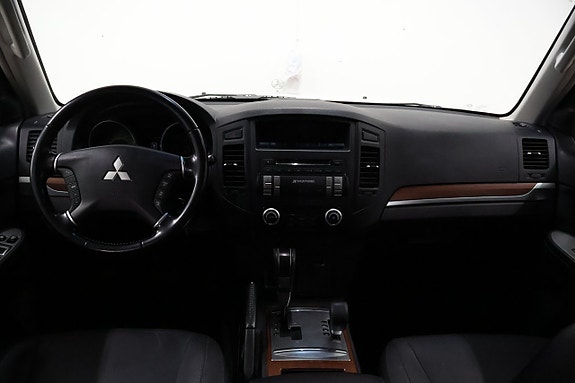 Mitsubishi Pajero 13 of 21