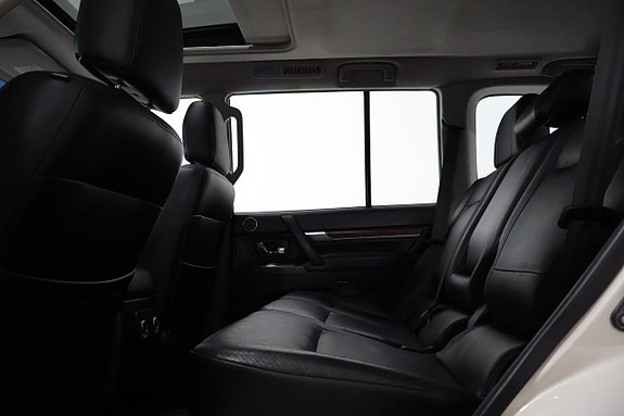 Mitsubishi Pajero 18 of 21