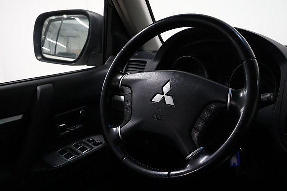 Mitsubishi Pajero 14 of 21