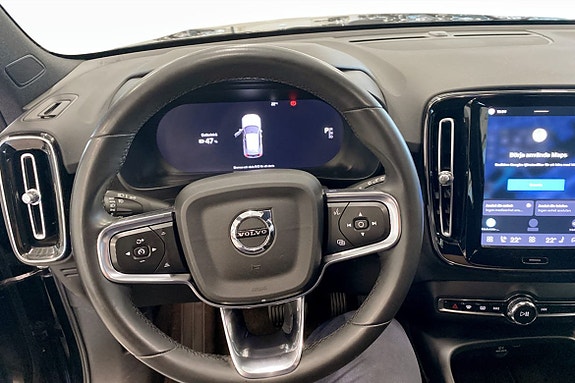 Volvo XC40 7 of 16