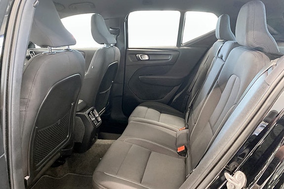 Volvo XC40 8 of 16
