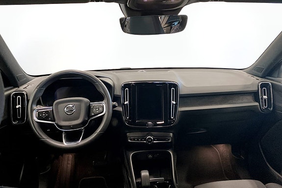 Volvo XC40 4 of 16