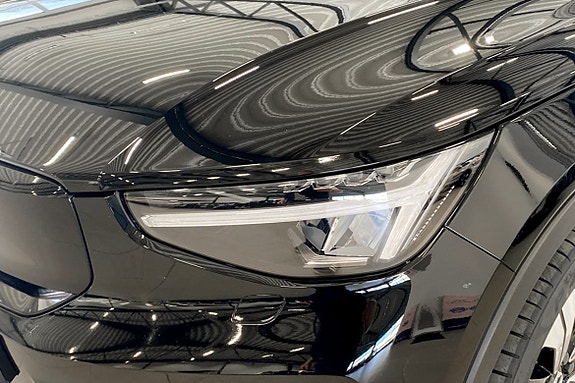 Volvo XC40 11 of 16
