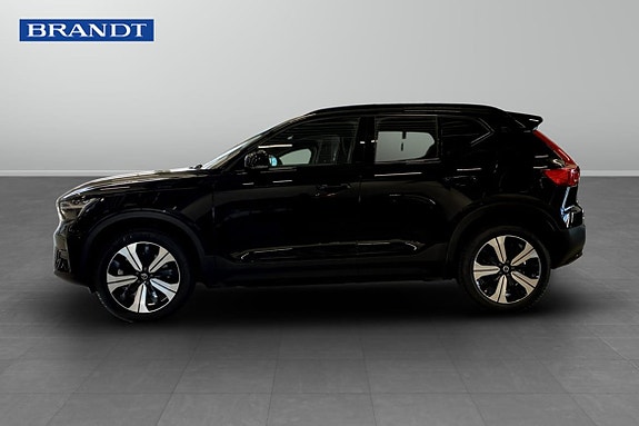 Volvo XC40 3 of 16