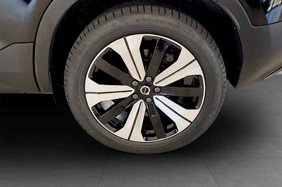 Volvo XC40 10 of 16