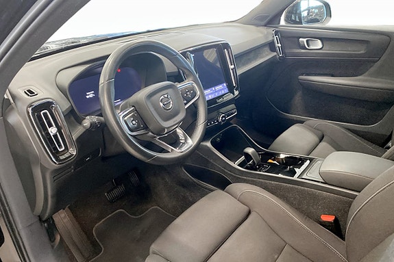 Volvo XC40 5 of 16