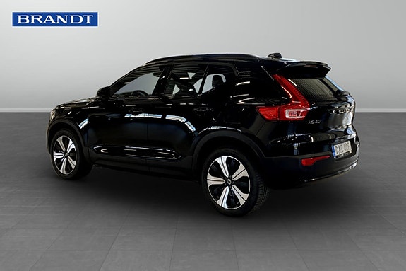 Volvo XC40 2 of 16