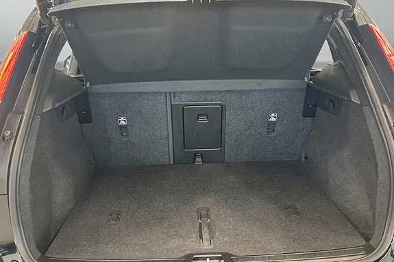 Volvo XC40 9 of 16