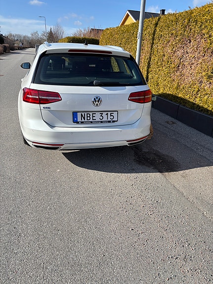 Volkswagen Passat 3 of 10