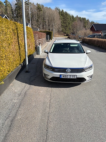 Volkswagen Passat 2 of 10