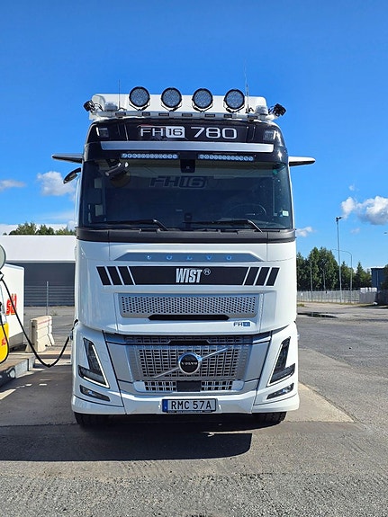 Volvo FH16 780 6x4 Aero 2 of 19