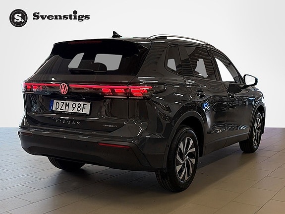 Volkswagen Tiguan 5 of 5