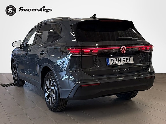 Volkswagen Tiguan 3 of 5