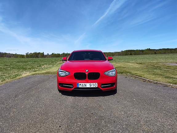 BMW 120d 2 of 5