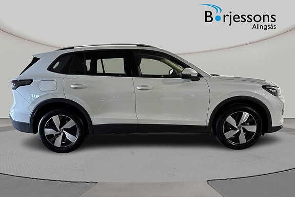 Volkswagen Tiguan 2 of 8