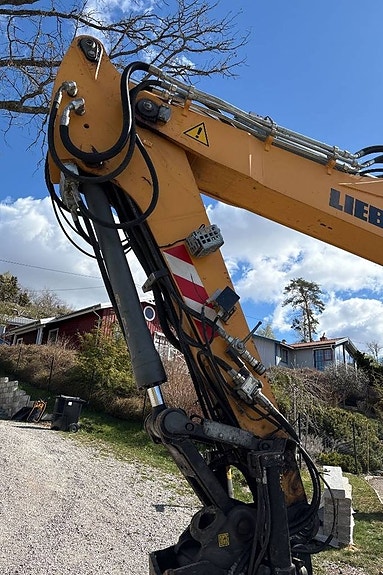 Liebherr 918 compact 8 of 24