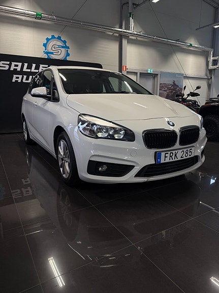 BMW 216d 3 of 5