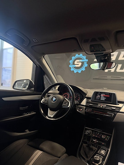 BMW 216d 17 of 30