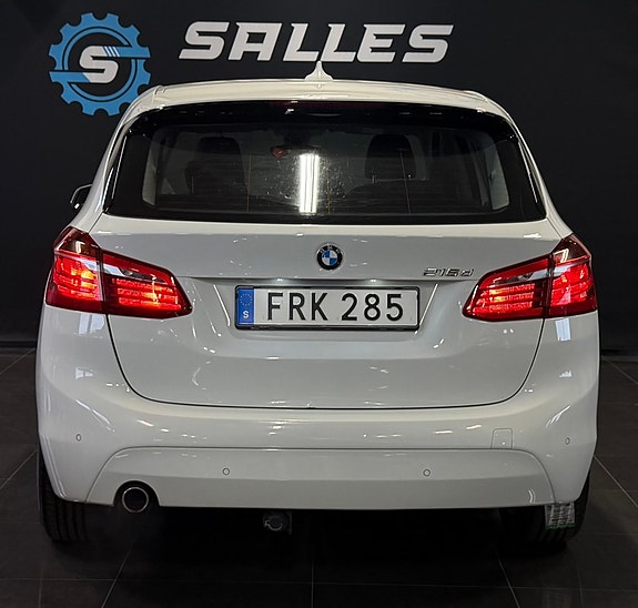 BMW 216d 8 of 30