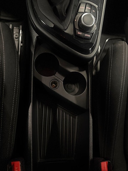 BMW 216d 21 of 30
