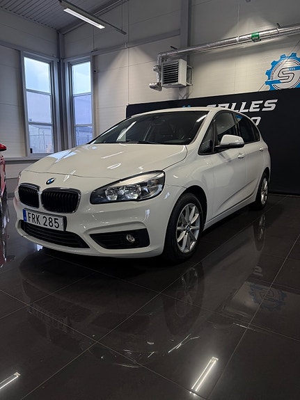 BMW 216d 4 of 5