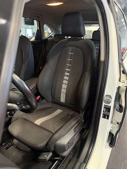 BMW 216d 14 of 30