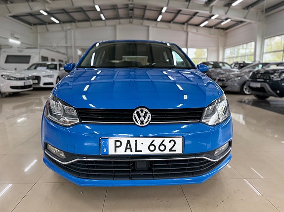 Volkswagen Polo 2 of 5