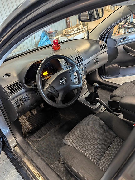 Toyota Avensis 3 of 3
