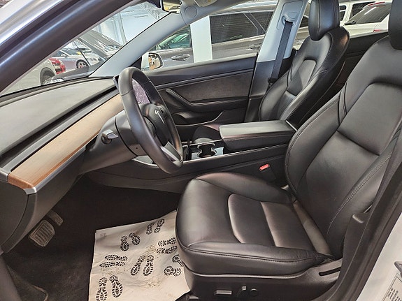 Tesla Model 3 12 of 24