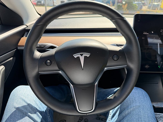 Tesla Model 3 23 of 24