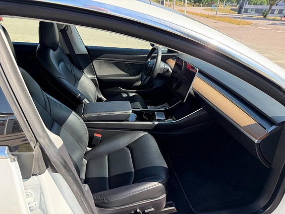 Tesla Model 3 16 of 24