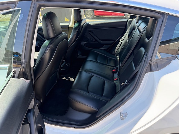 Tesla Model 3 18 of 24
