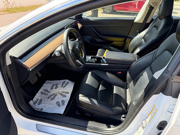 Tesla Model 3 19 of 24