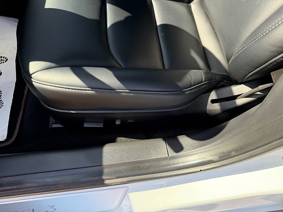 Tesla Model 3 21 of 24