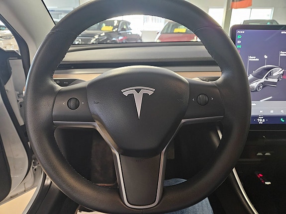 Tesla Model 3 8 of 24
