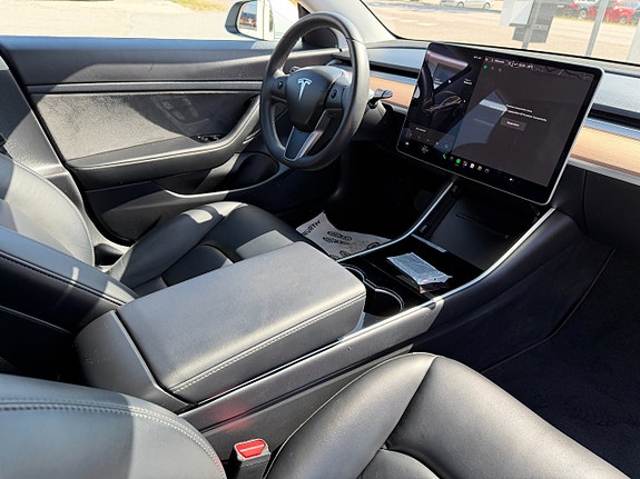 Tesla Model 3 17 of 24