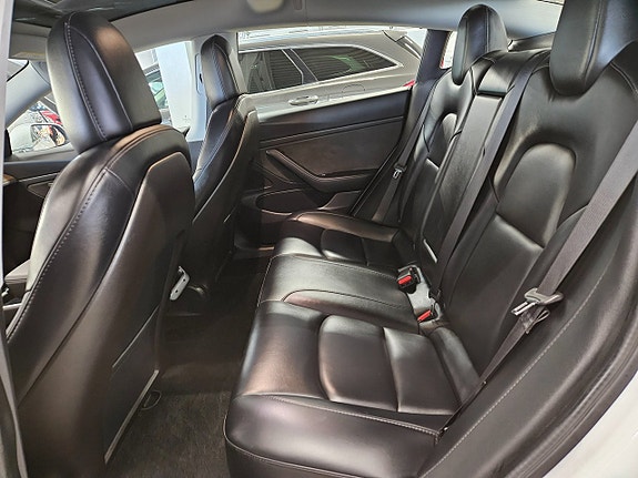 Tesla Model 3 13 of 24