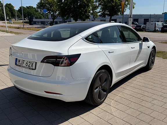 Tesla Model 3 4 of 24