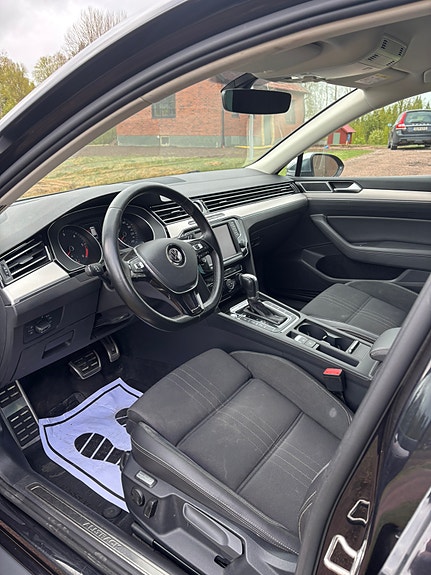 Volkswagen Passat Alltrack 4 of 5