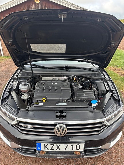 Volkswagen Passat Alltrack 3 of 5
