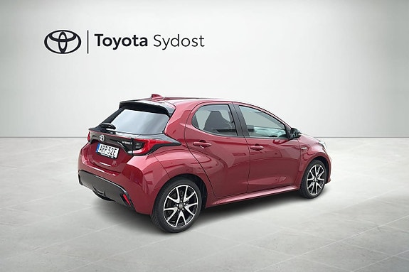 Toyota Yaris 2 of 5