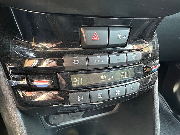 Peugeot 2008 15 of 15