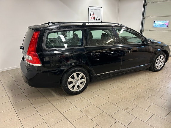 Volvo V70 2 of 9